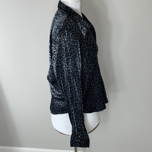Leopard print button down shirt, women’s size XL - Picture 5 of 9